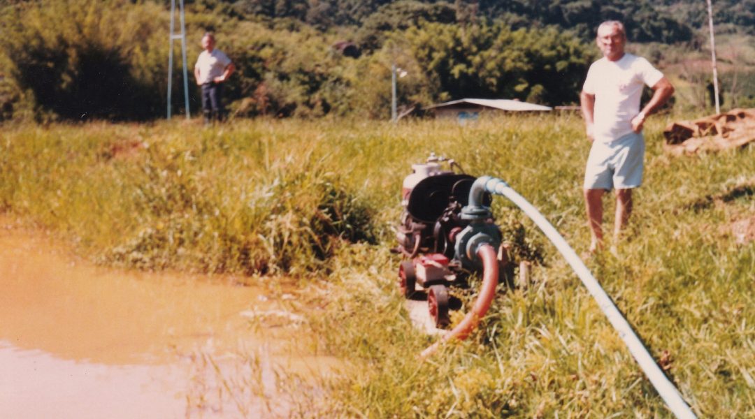 IMG0049_foto1_bomba_campo_agua